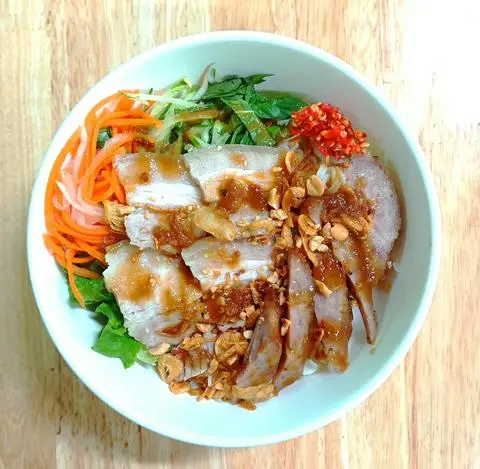 Hình ảnh Bún Thịt Luộc và Nem Nướng 