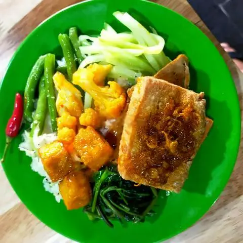 Hình ảnh Cơm thập cẩm - đậu hũ chiên sả