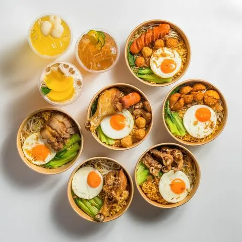 Hình ảnh Mì trộn gà rán chiên giòn
