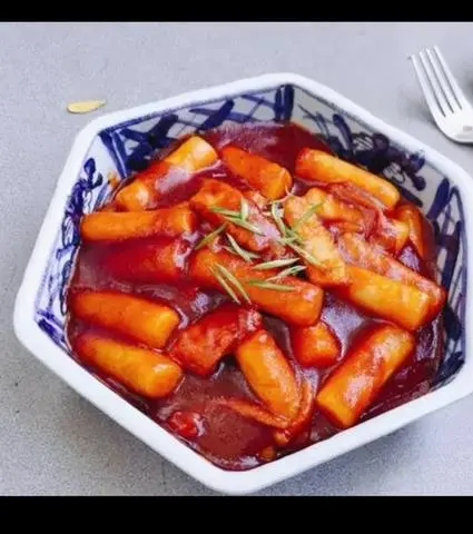 Hình ảnh Tokbokki truyền thống mix (tok nhân phô mai &tok không nhân) 