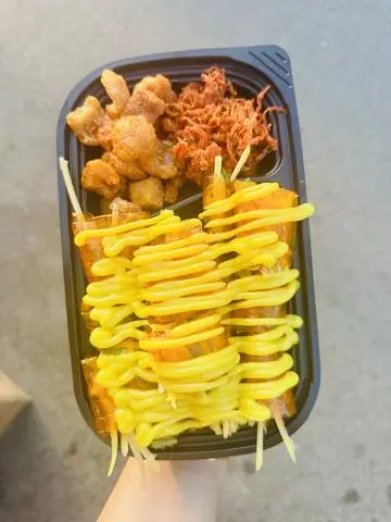 Hình ảnh Bánh tráng cuốn bơ tóp mỡ khô bò