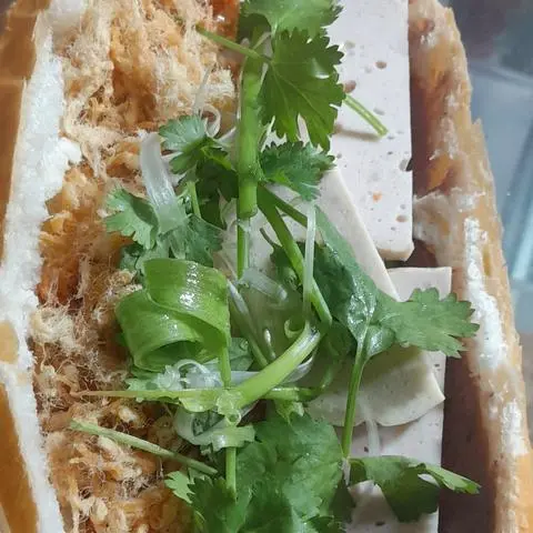 Hình ảnh Bánh mì chả thịt chà bông