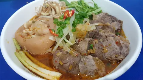 Hình ảnh Bún giò heo + chả
