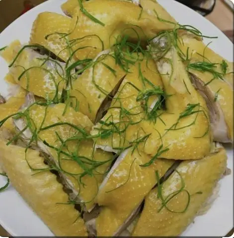 Hình ảnh Gà chặt lá chanh nguyên con