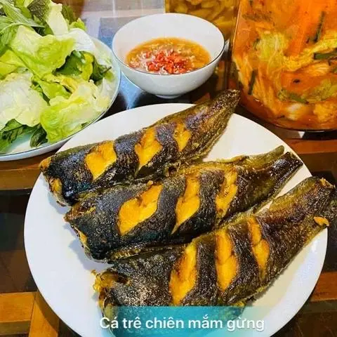 Hình ảnh Cơm cá trê chiên