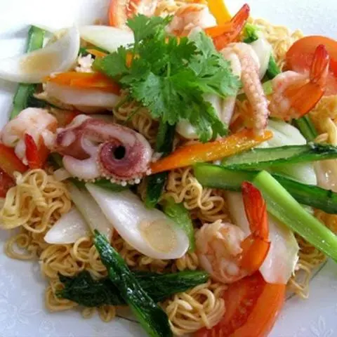 Hình ảnh Mì Xào Hải Sản + 1 Nước 