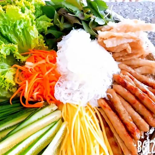 Hình ảnh Nem nướng cuốn bánh tráng