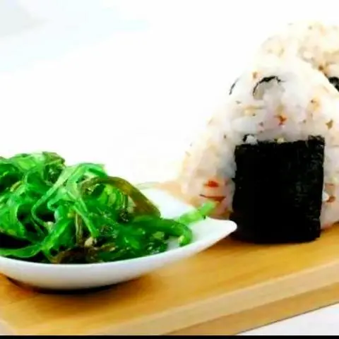 Hình ảnh Cơm nắm rong biển mè