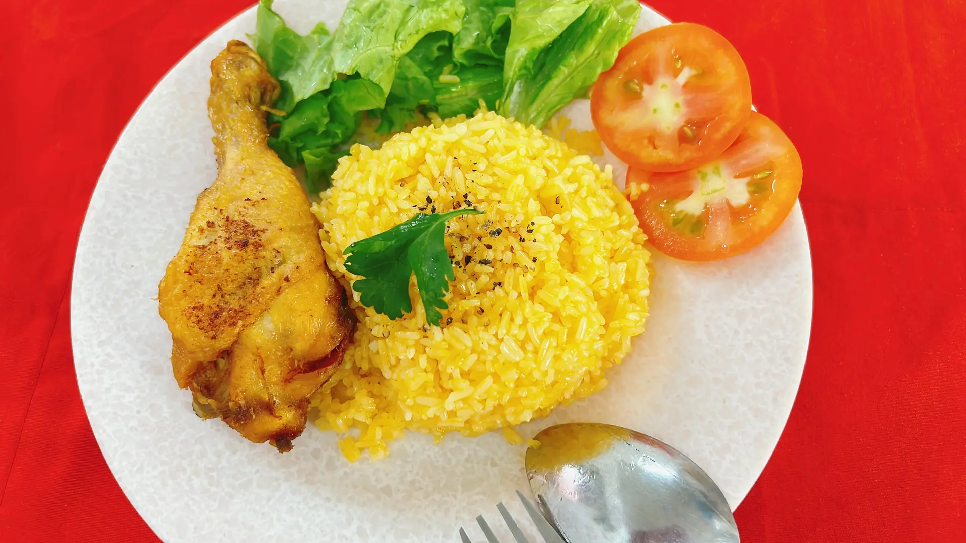 Hình ảnh Cơm Gà Xối Mỡ Đùi Gà Giòn