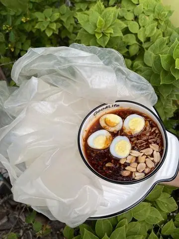 Hình ảnh Bánh Tráng Dẻo Chấm Sốt Bò