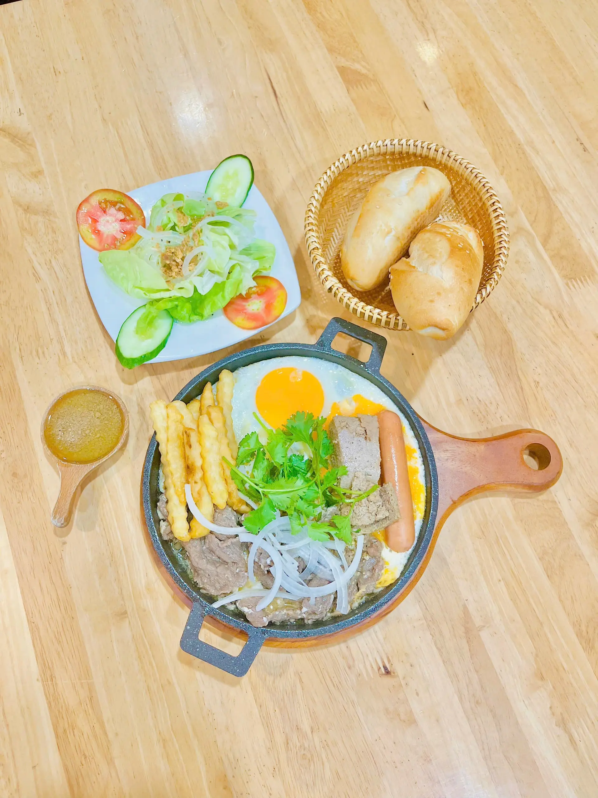 Hình ảnh Số 0 : Chỉ lấy bò kèm sốt Pate