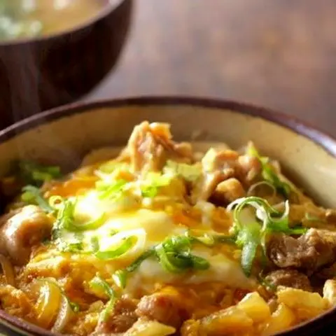Hình ảnh St-7: Oyakodon (Cơm tô gà sốt trứng)