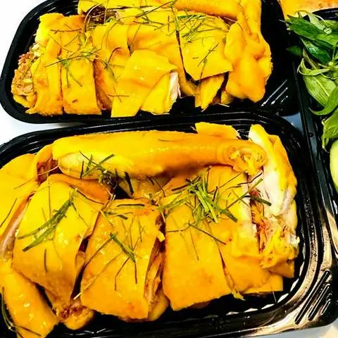 Hình ảnh Gà ủ muối Út Dậu - nguyên con chặt sẵn