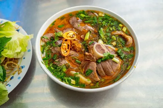 Hình ảnh bún bò tái nạm giò heo 