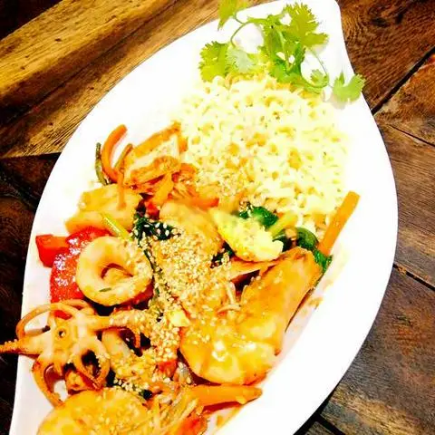 Hình ảnh Mỳ ramen trộn cay hải sản hàn quốc