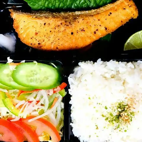 Hình ảnh St-8: Cơm cá hồi nướng (Grilled salmon set)