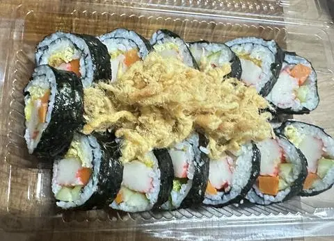 Hình ảnh Kimbap thanh cua, chà bông 