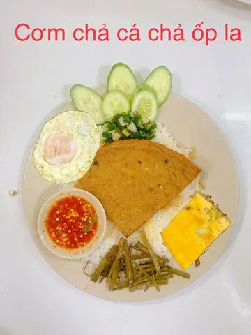 Hình ảnh Cơm Chả Cá Chả Ốp La