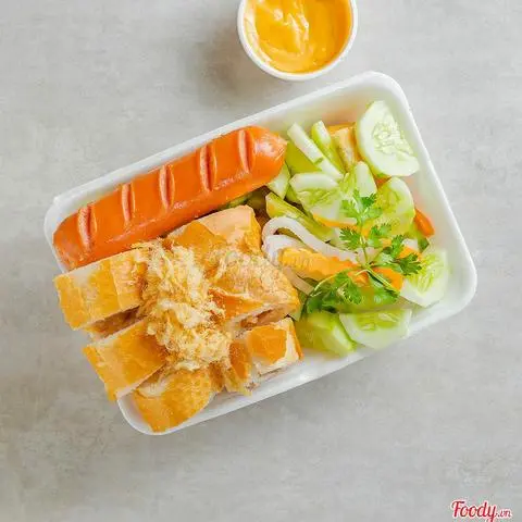 Hình ảnh Bánh mì xúc xích sốt tỏi kiểu Đức