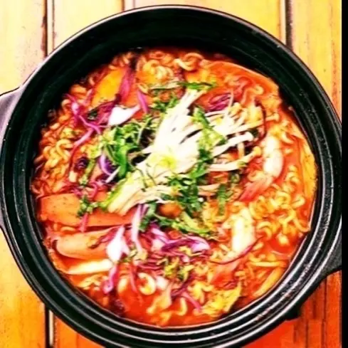 Hình ảnh Mì trộn xúc xích
