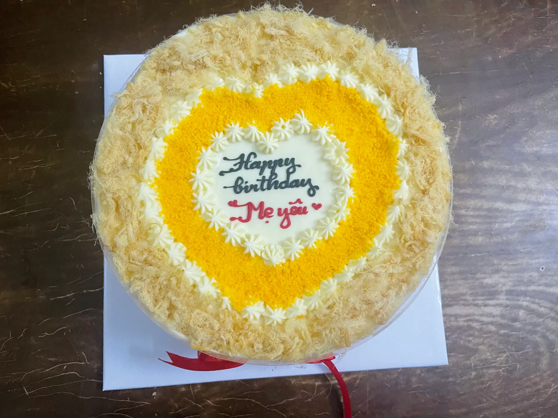 Hình ảnh Bánh bông lan trứng muối sinh nhật size 16 ( mẫu 1)