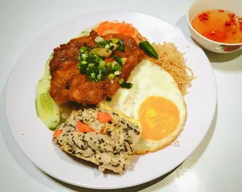 Hình ảnh Cơm sườn trứng