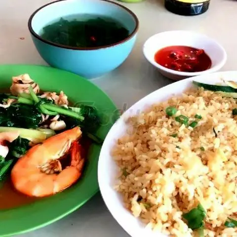 Hình ảnh Cơm hải sản xào rau cải