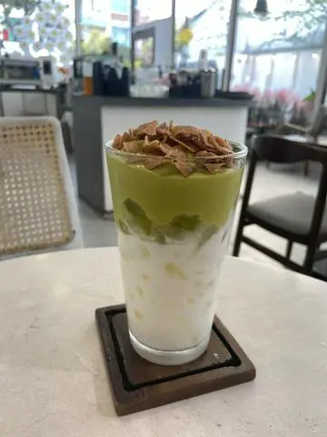 Hình ảnh Bơ già dừa non