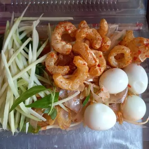 Hình ảnh Bánh Tráng Trộn Da Heo
