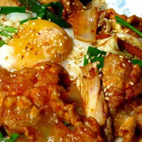 Hình ảnh T-16: Thịt heo xào kim chi/ Stir fried pork rib & kim chi