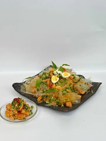 Hình ảnh Bánh tráng trộn mỡ hành tóp mỡ