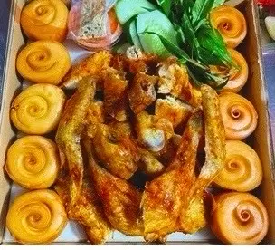Hình ảnh Combo 3: 1 gà - 10 bánh bao