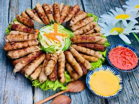 Hình ảnh Nem nướng cuốn bánh tráng