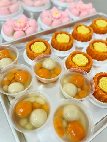 Hình ảnh xôi gấc- chè trôi nước