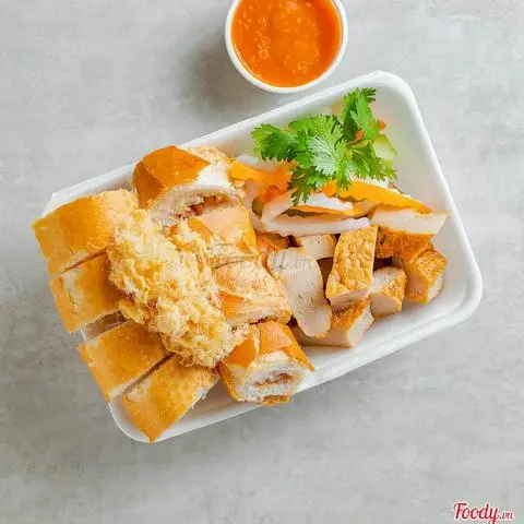 Hình ảnh Bánh mì chả cá sa tế tỏi