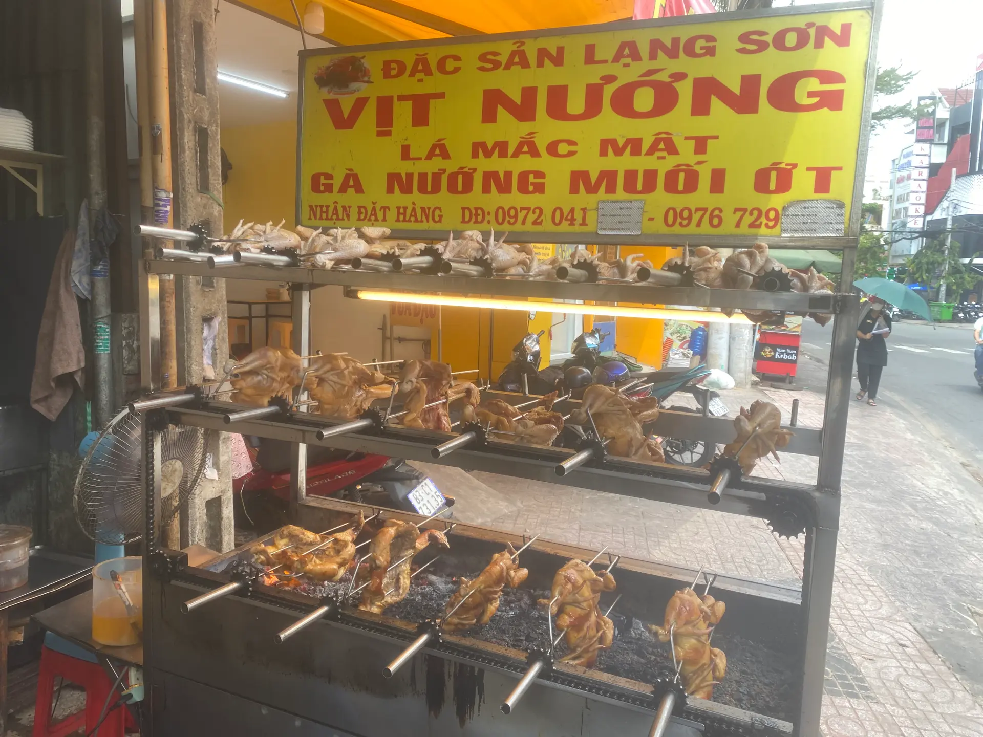 Hình ảnh Gà quay mật ong 1 con 