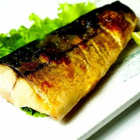 Hình ảnh T-9: Cá saba nướng muối/ Grilled saba fish with salt