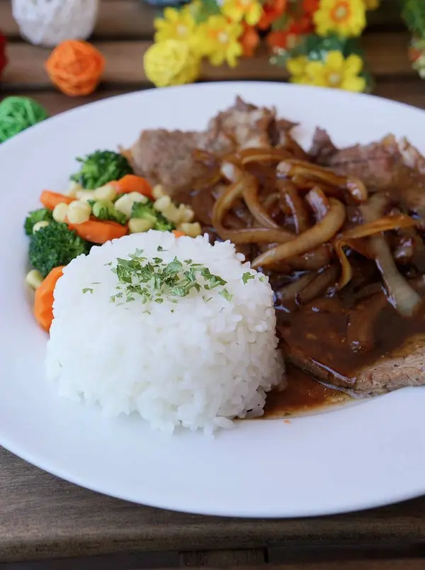 Hình ảnh Cơm trắng bò sốt tiêu đen