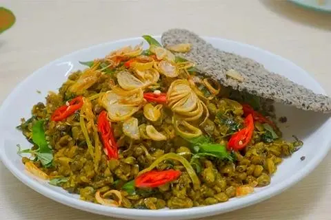 Hình ảnh Hến xào xúc bánh đa 