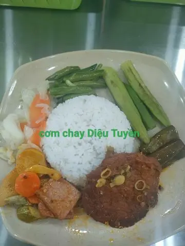 Hình ảnh cơm sườn cốt lết chay 
