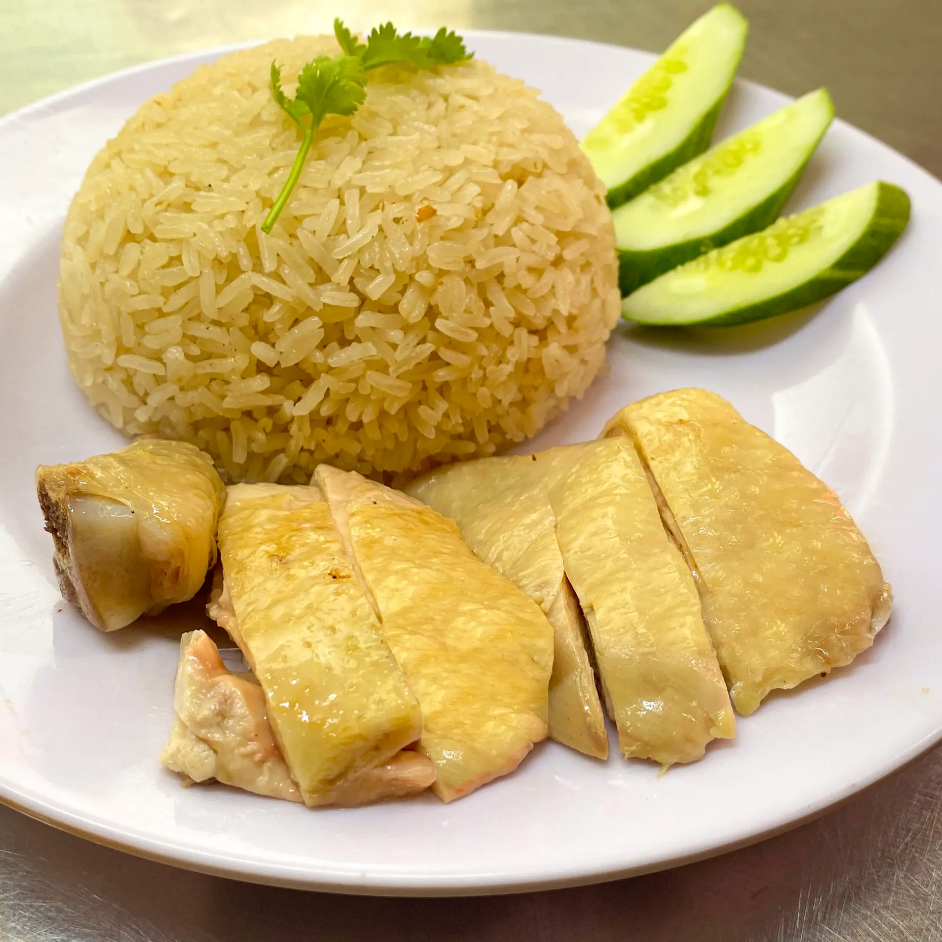 Hình ảnh Cơm Đùi Gà Luộc Hải Nam