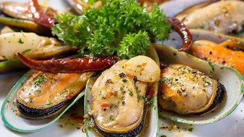 Hình ảnh vẹm xanh nướng muối ớt 