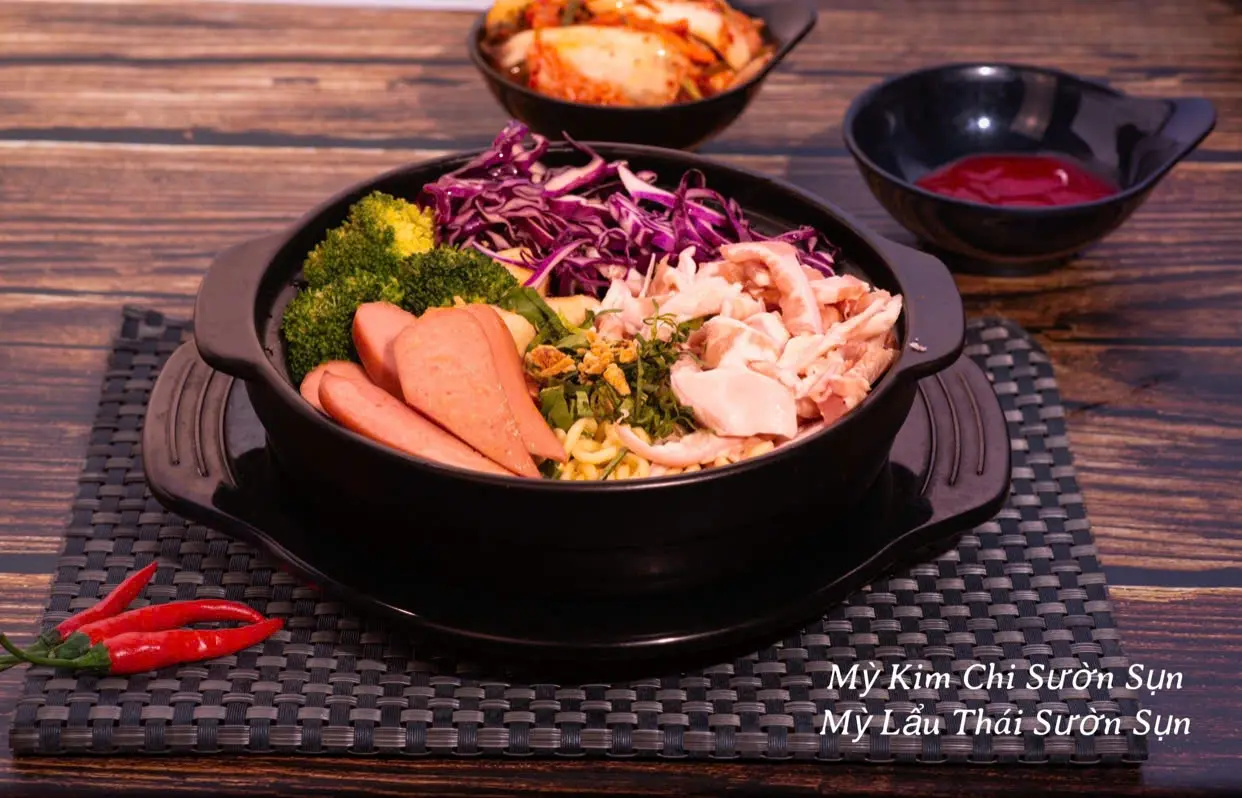 Hình ảnh Mì lẩu thái sườn sụn