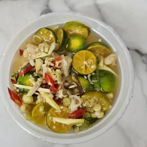 Hình ảnh Chân Gà Rút Xương Ngâm Sả Tắc ( hộp 700gam)