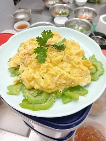 Hình ảnh Khổ Qua Xào Trứng Bát