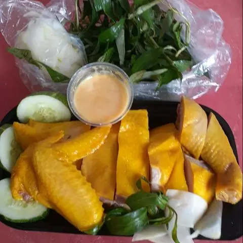 Hình ảnh GÀ Ủ MUỐI NỮA CON CHẶT SẴN