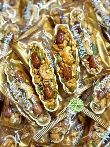 Hình ảnh BÁNH THUYỀN MIX HẠT VÀNG 500Gr (Túi Zip)