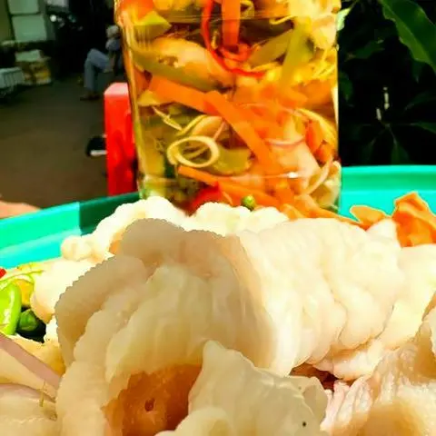 Hình ảnh Chân gà rút xương ngâm rau củ