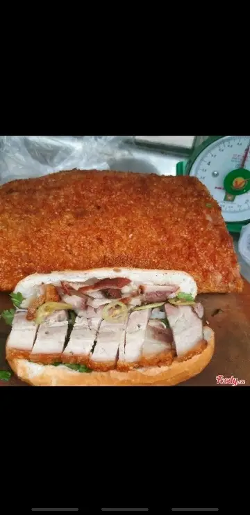 Hình ảnh Bánh mì heo quay da giòn