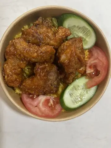 Hình ảnh Cơm chiên gà cay sốt chua ngọt